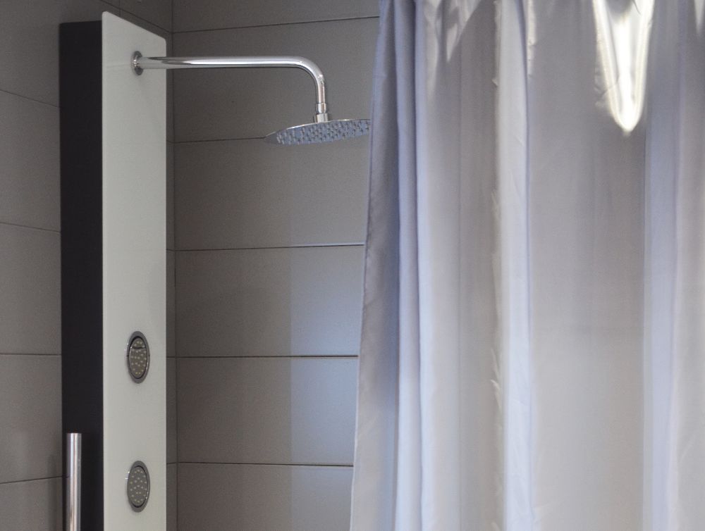 Comment assainir et redonner un bel aspect au rideau de douche ?
