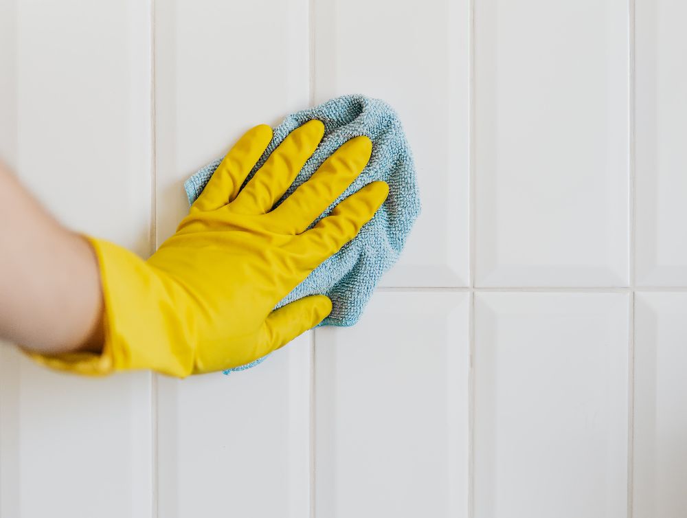 6 conseils pour décrasser les joints de carrelage de la salle de bain