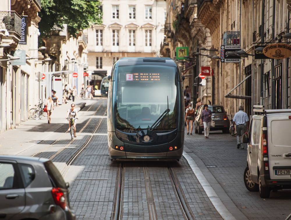 Le tramway de Bordeaux a 20 ans, coup d'œil sur son passé et futur.