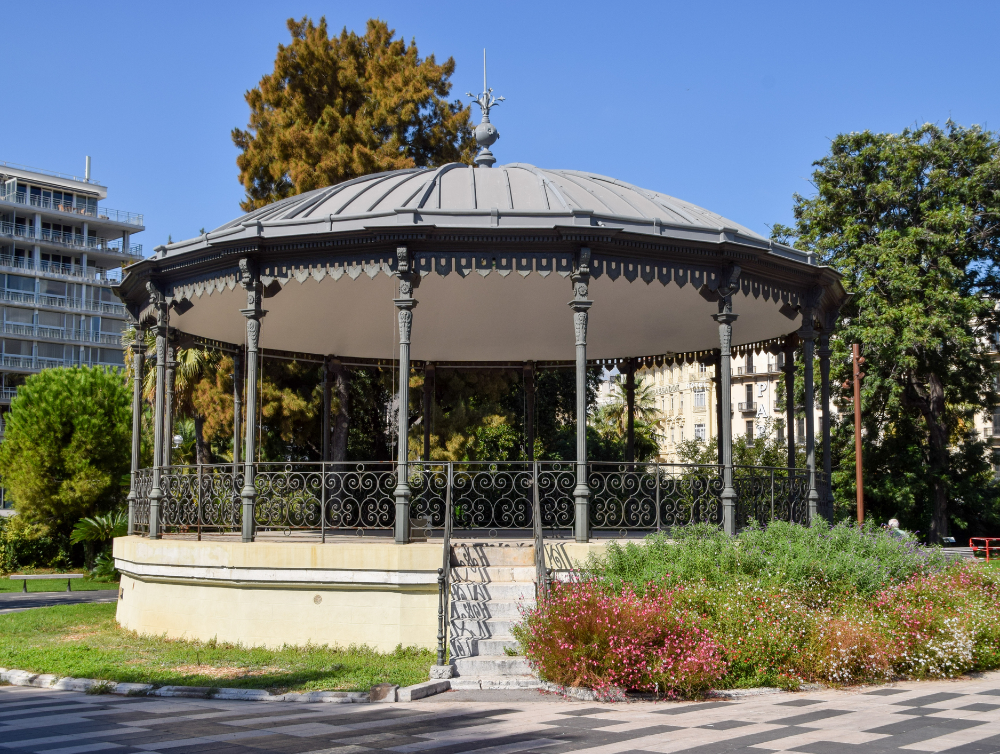 Un jardin sans stress avec votre agence Centre Services à Nice