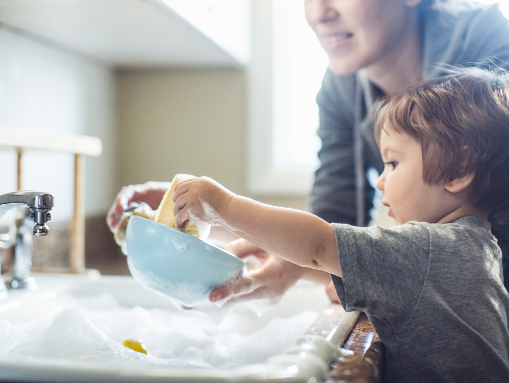 Actualité : Faire la vaisselle en famille de façon ludique et éducative