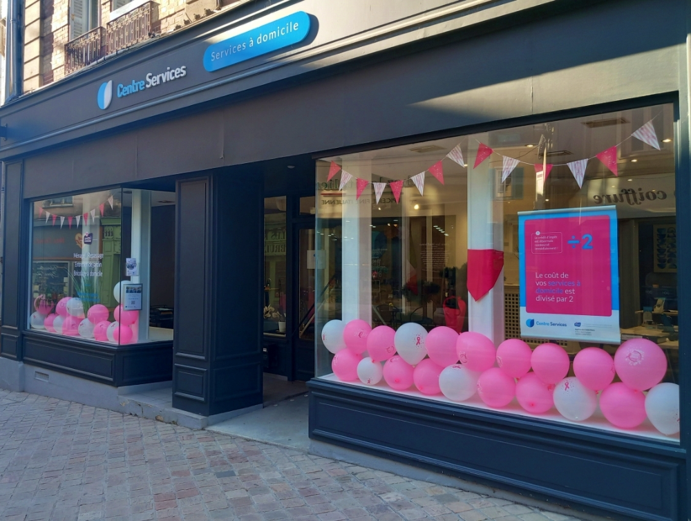 Photo de la dernière actualité - Centre Services Chartres consacre sa vitrine à Octobre rose