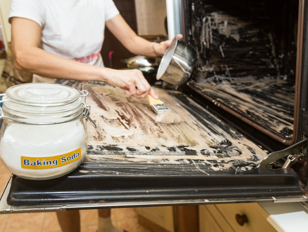 Actualité : Grand nettoyage de la cuisine pour l’hiver : spécial hotte et four