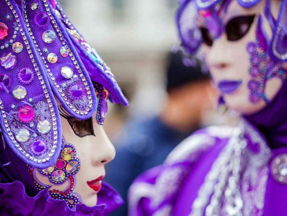 le carnaval vénitien à portée de main avec le ménage à domicile à Annecy