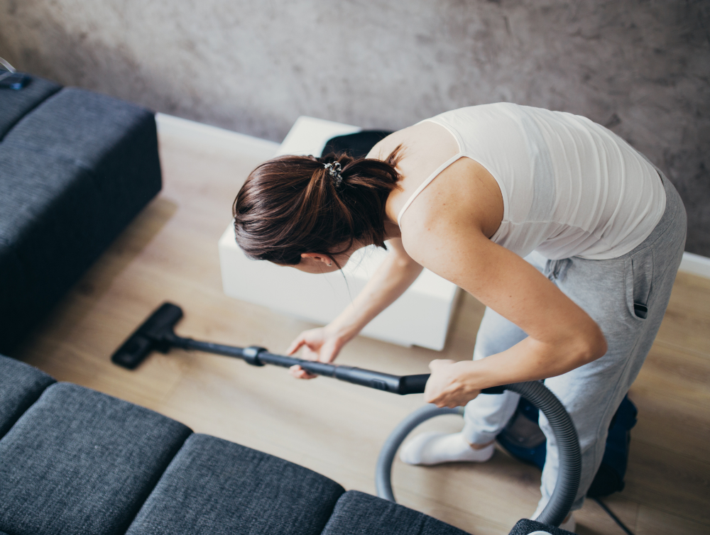 Fille faire maison de travail